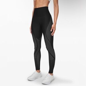Lululemon Mapped Out High-Rise Tight 28"
Black / Glacier Grey 4